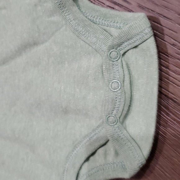 Baby Yoda bodysuit (3-6 Months) - Picture 3 of 6